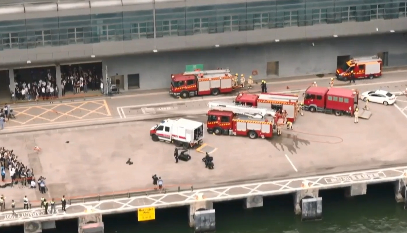 啟德郵輪碼頭舉行跨部門(mén)反恐演習(xí) 多個(gè)部門(mén)先進(jìn)裝備首次亮相