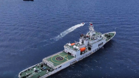 中國海警位中國黃巖島領(lǐng)海及周邊區(qū)域執(zhí)法巡查