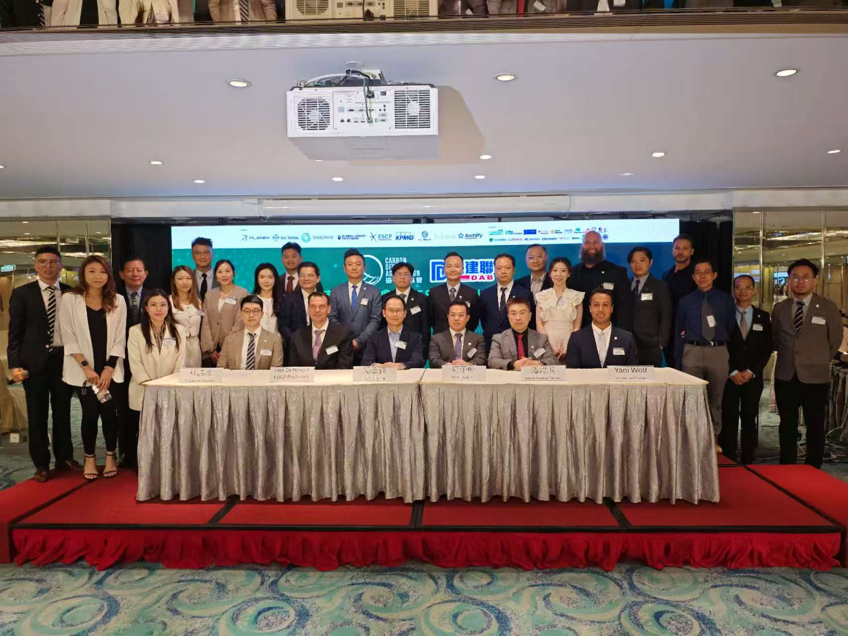 香港綠色經濟産業(yè)鏈發(fā)布 香港最大單一碳交易簽署