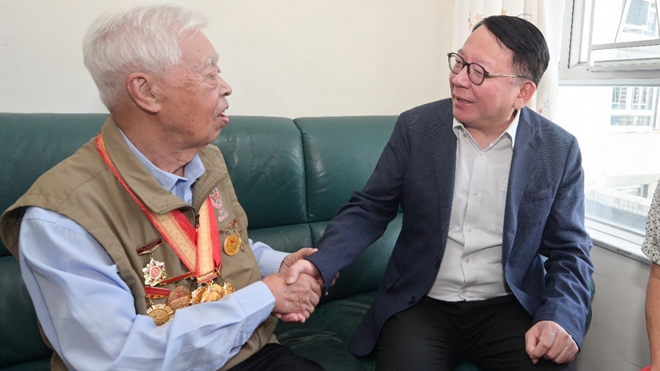 陳國基及麥美娟探訪抗戰(zhàn)老兵 向他們表達慰問和關(guān)懷