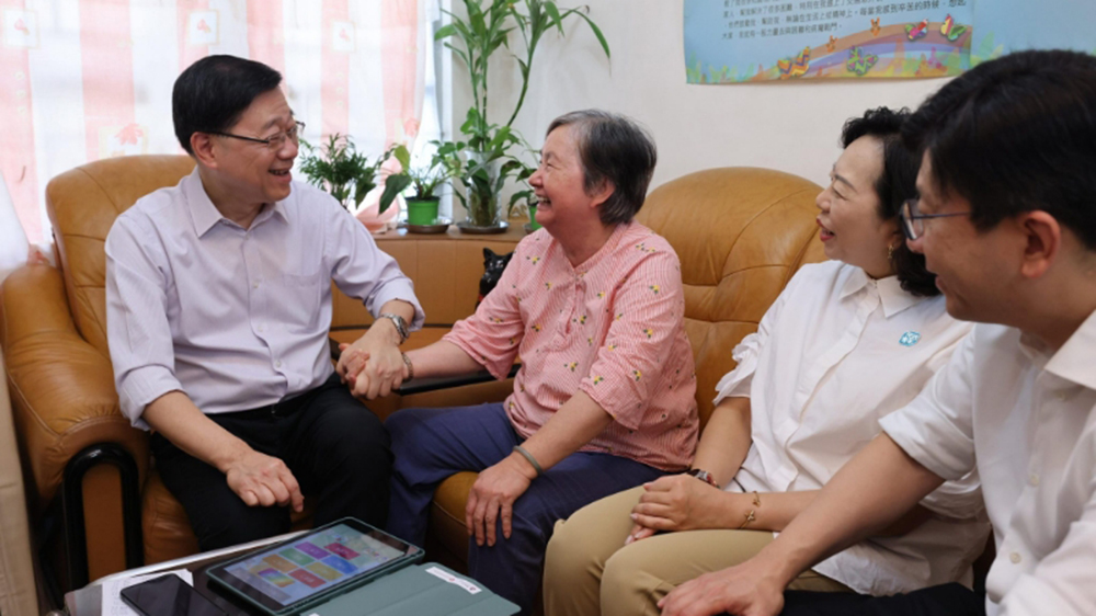 多圖｜李家超到愛(ài)東邨視察長(zhǎng)者生活情況