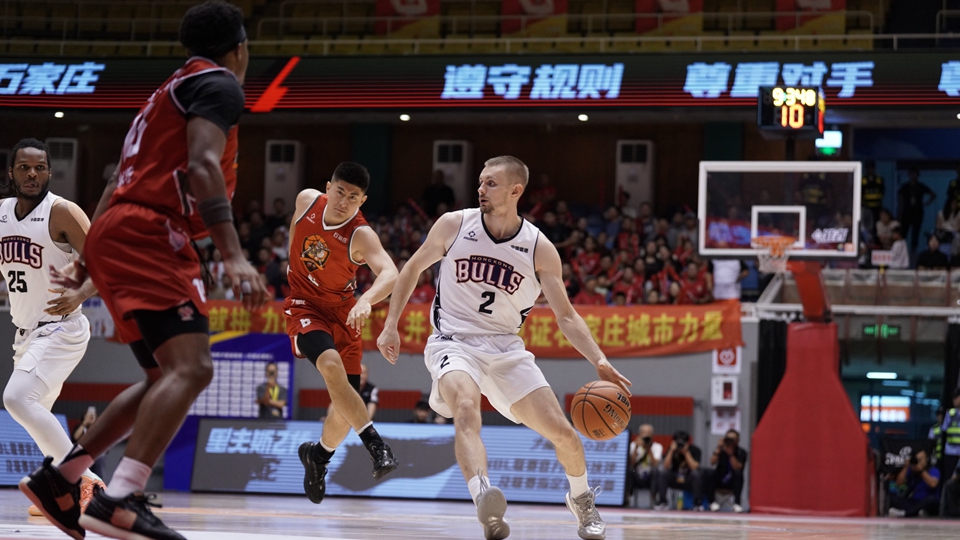 107:84大勝石家莊翔藍(lán) 香港金牛NBL季後賽打響頭炮