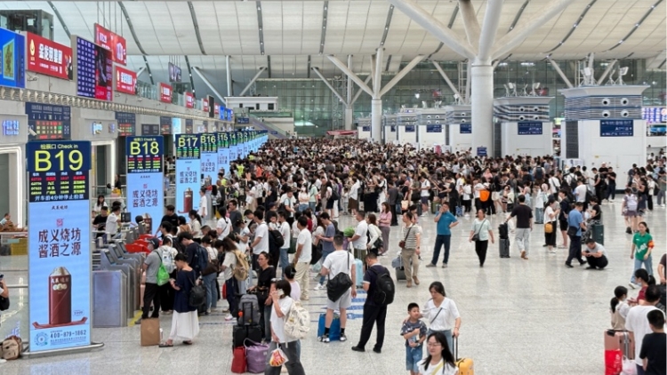 2025年暑運廣深港高鐵跨境客流同增16.7% 「大數(shù)據(jù)」見證灣區(qū)出行新熱潮