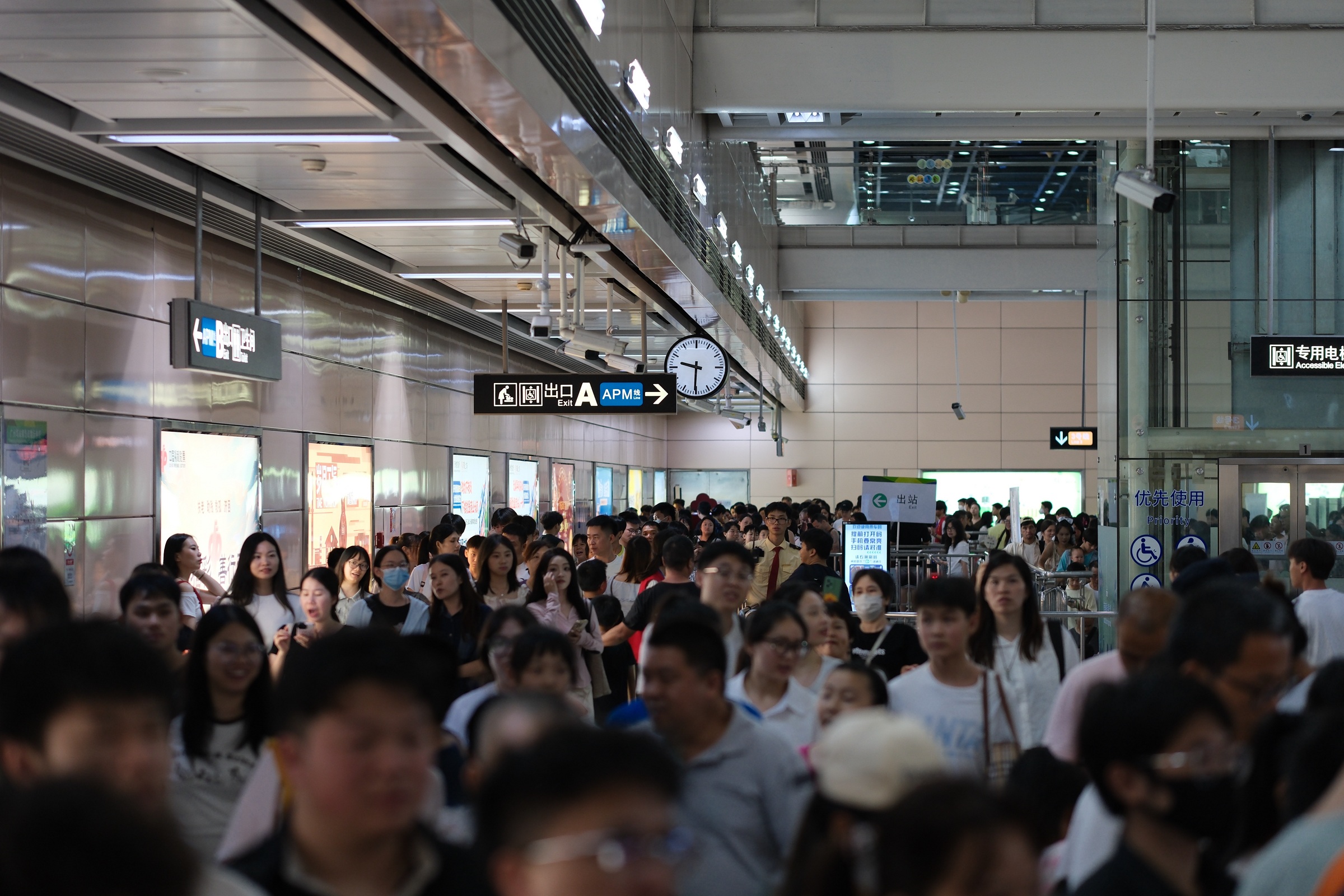  30天日客流超千萬(wàn)  廣州地鐵暑期客流超6億人次