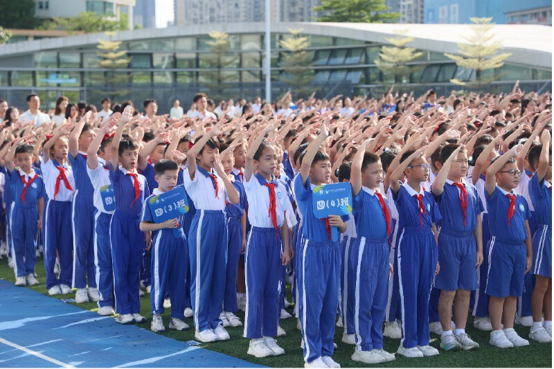 扣好人生第一粒扣子！深圳寶安學(xué)子啟航新征程