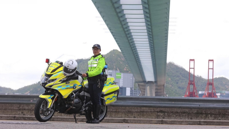 警隊(duì)護(hù)送組首位女鐵騎警長(zhǎng)：以專業(yè)速度傳遞人情溫度