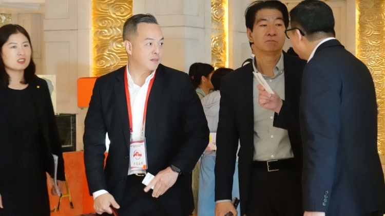 香港觀禮團陸續(xù)抵達北京：深感光榮 期待現(xiàn)場