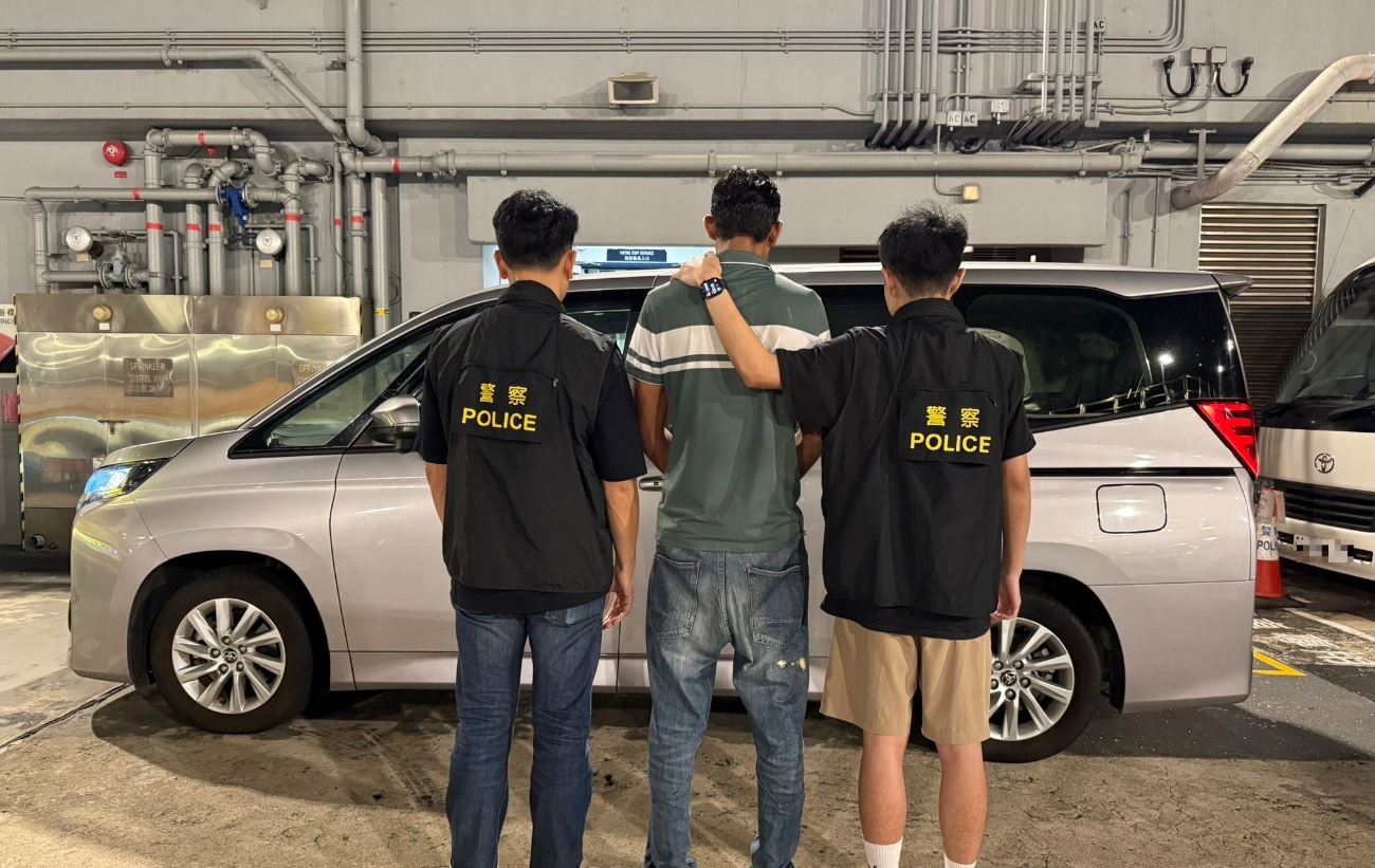 警九龍城搗破毒品儲存?zhèn)} 拘一男檢3萬元毒品