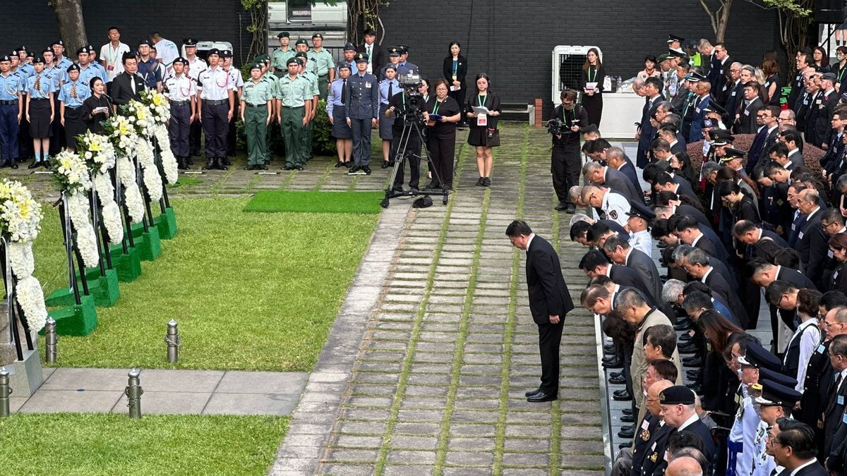 抗戰(zhàn)勝利80周年 | 港府舉行紀念儀式 多名官員及中央駐港機構(gòu)代表出席 