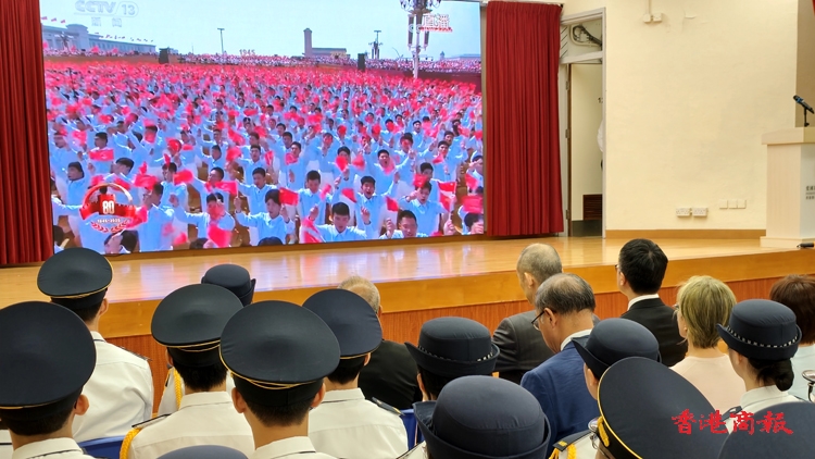 圖集 | 【抗戰(zhàn)勝利80周年】學(xué)生等香港各界人士在愛國(guó)教育支持中心觀看閱兵直播