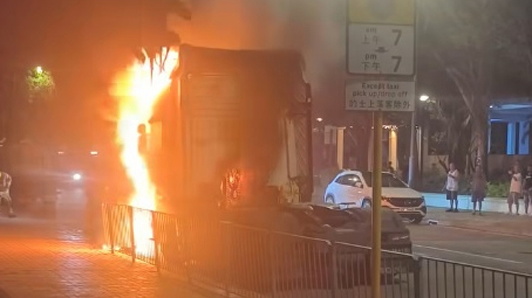 上水智昌路貨車(chē)起火無(wú)人受傷