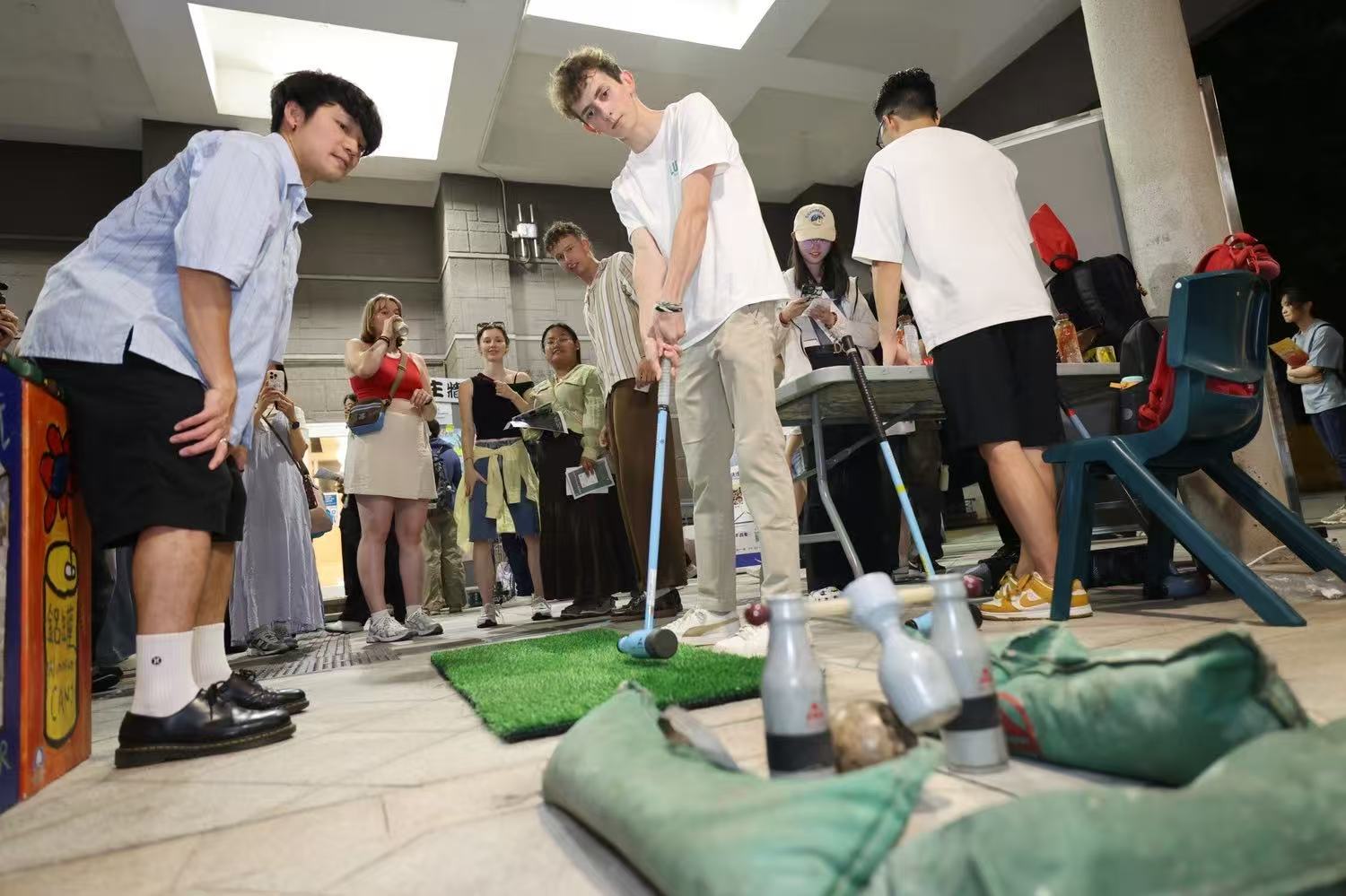 嶺大舉辦校園生活嘉年華 40個學(xué)生社團(tuán)及校隊(duì)攤位迎逾千新生