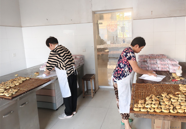 皖休寧縣：祖?zhèn)骷妓嚰映?榆村月餅「出山」