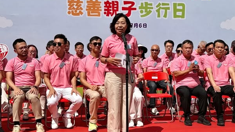 「慈善親子步行日」展開 麥美娟冀各界以行動關(guān)顧弱勢社群