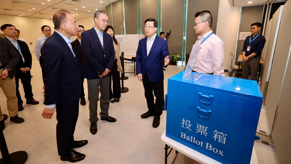 選委會(huì)界別分組補(bǔ)選9·7舉行 李家超視察投票站 確保選舉安全高效進(jìn)行