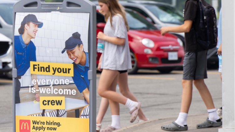 加拿大大幅削減接收外國人數(shù)量