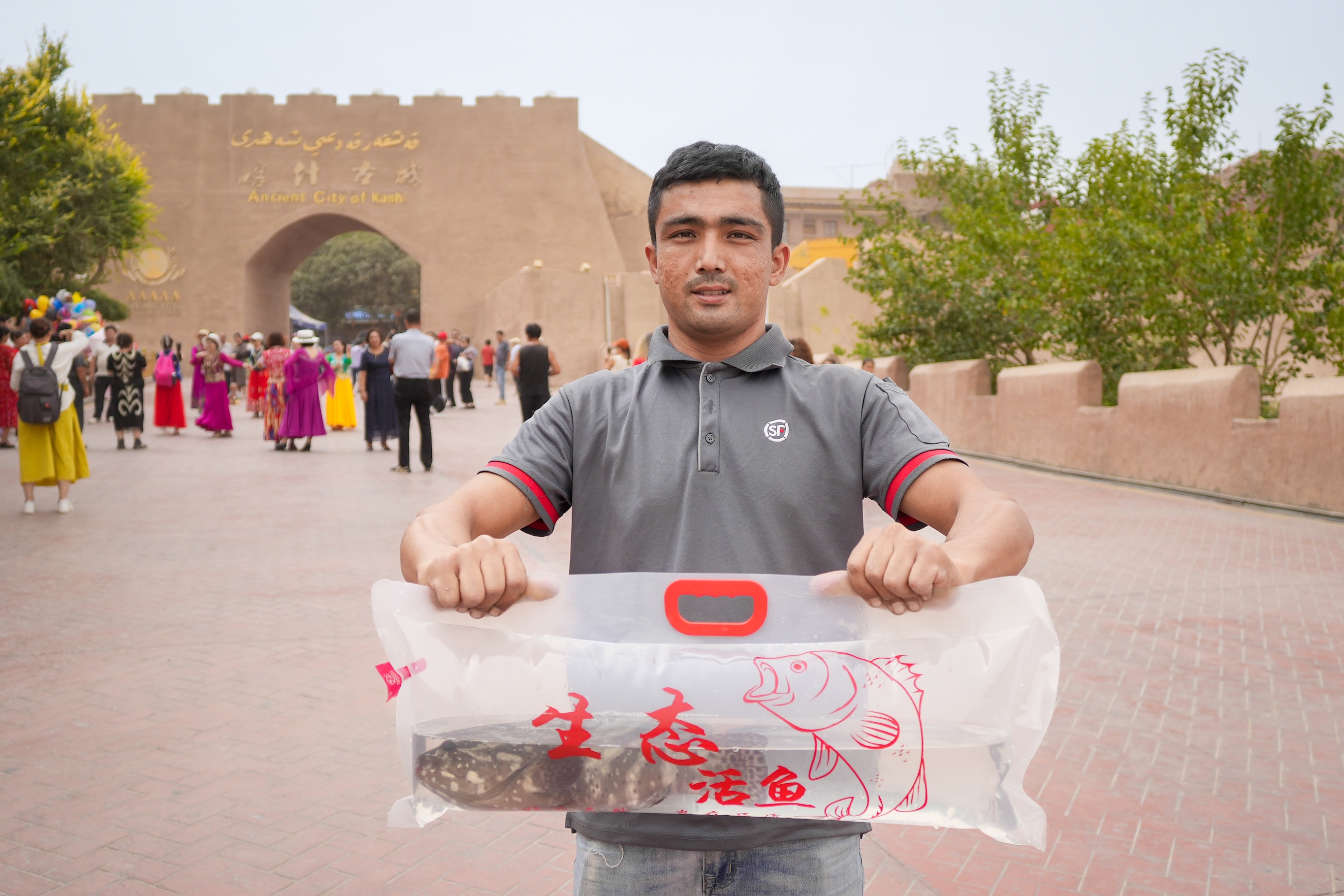 「南?！埂改辖?廣東海鮮「當(dāng)日達(dá)」鮮活到新疆