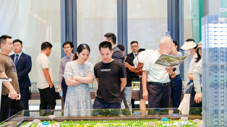 人氣升溫 跨城客戶連夜來深購房！深圳樓市「新政」提振購房熱情