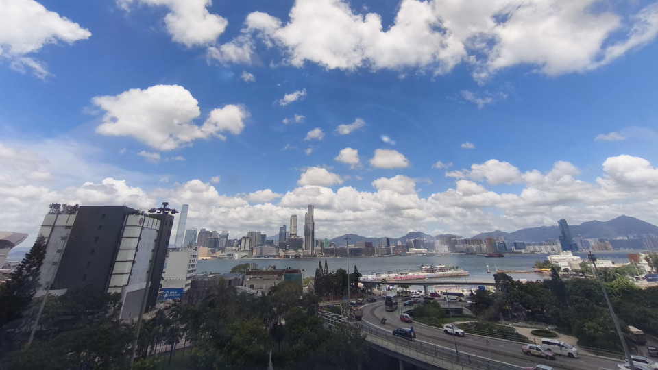 天文臺：今晚9時(shí)至午夜12時(shí)之間改發(fā)八號烈風(fēng)或暴風(fēng)信號