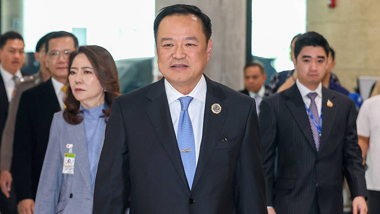 泰國(guó)國(guó)王批準(zhǔn)阿努廷·參威拉軍出任總理