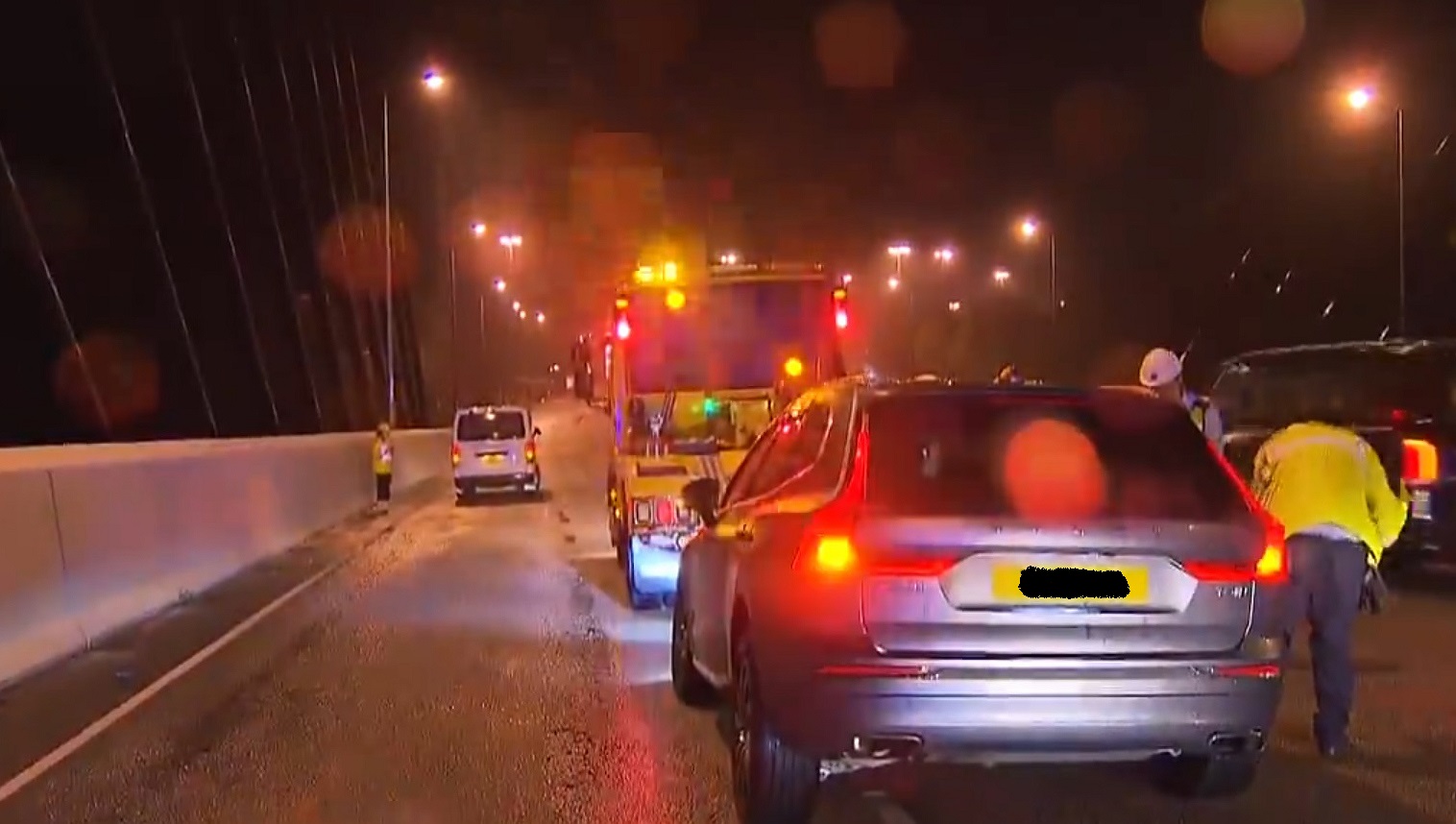 青嶼幹線私家車(chē)自炒 無(wú)人受傷交通受阻