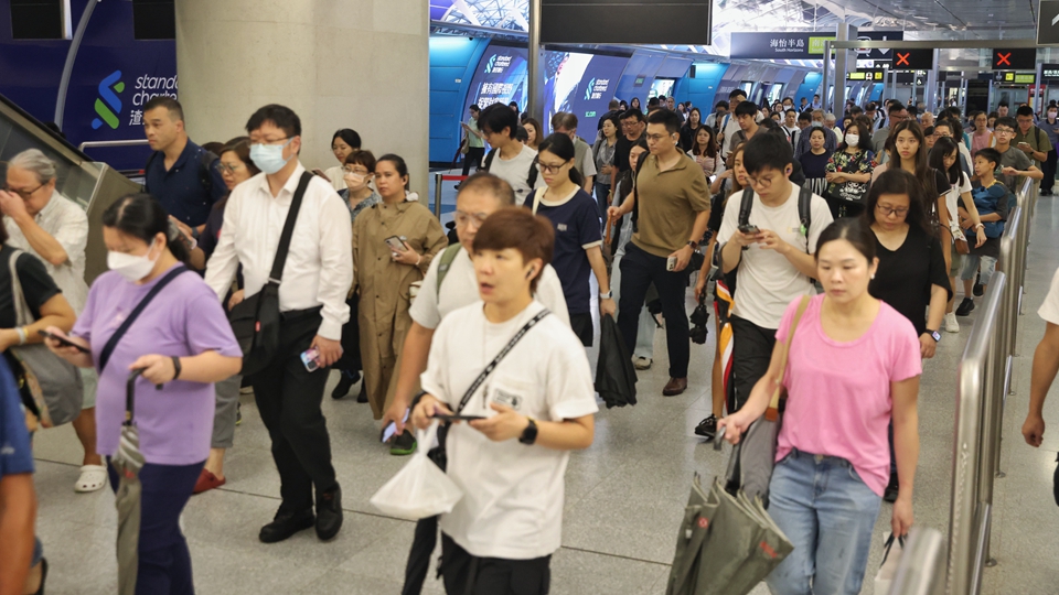 天文臺下午1時10分改發(fā)3號風(fēng)球 港鐵加強車站人手協(xié)助乘客