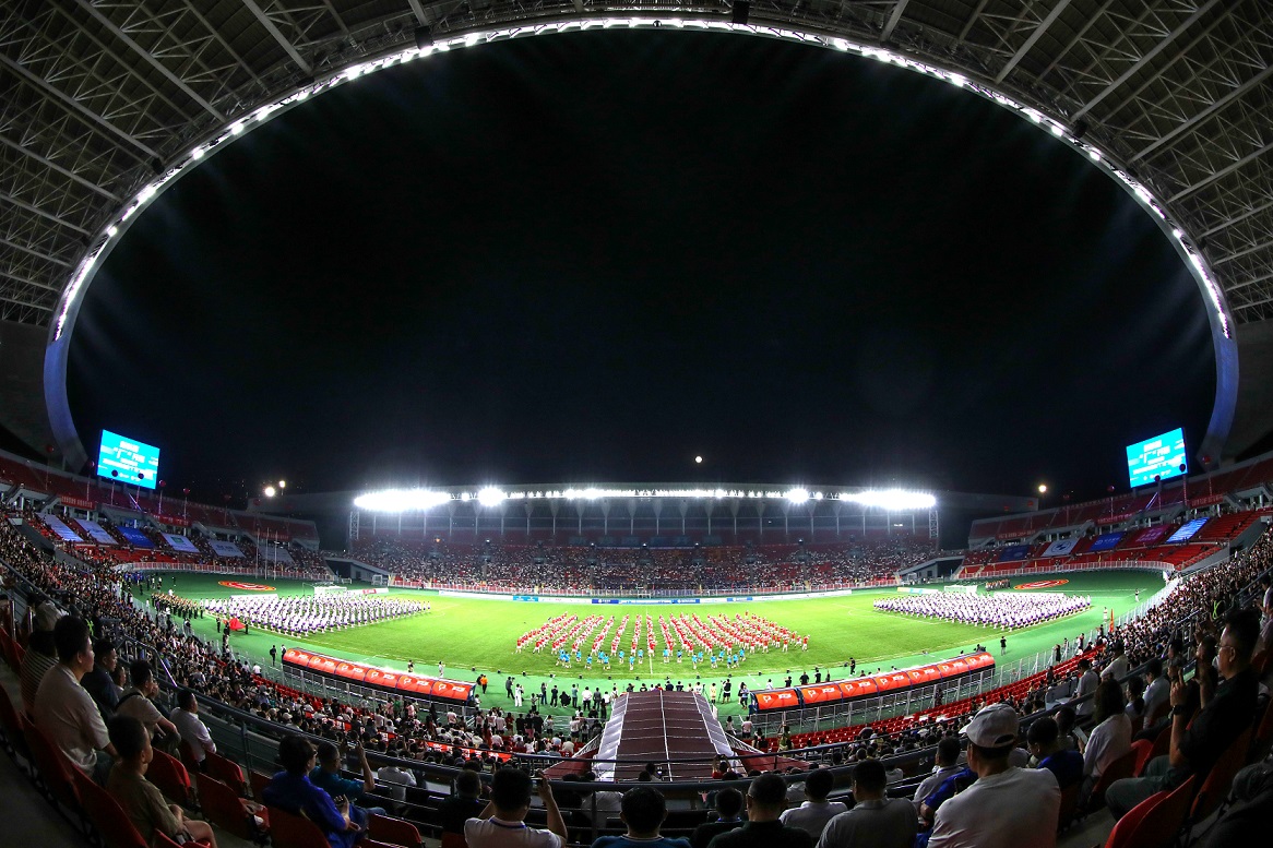 近3萬人吶喊助威！瀋陽鐵西首屆「廠超」啟幕，工業(yè)精神碰撞足球激情