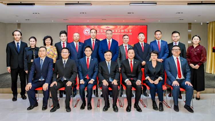 海南省委書記馮飛蒞臨港區(qū)省級政協(xié)委員聯(lián)誼會(huì)座談 冀建瓊港合作美好藍(lán)圖