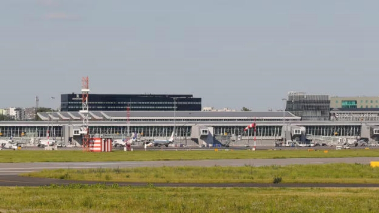 因「計(jì)劃外軍事行動(dòng)」 波蘭4個(gè)主要機(jī)場臨時(shí)關(guān)閉