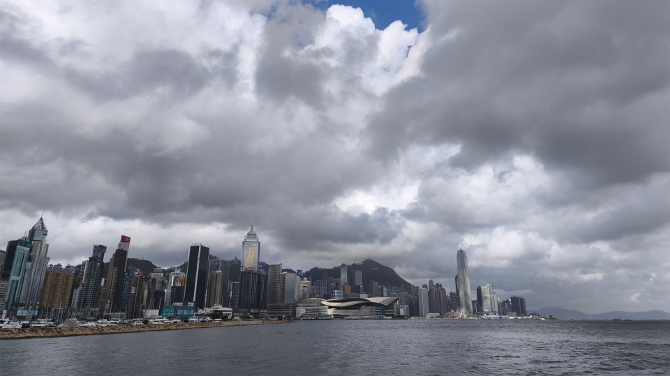 天文臺：強雷雨區(qū)正影響大嶼山一帶 預(yù)料未來一兩小時本港部分地區(qū)雨勢較大