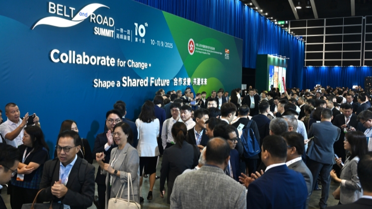 中國正研究推動內(nèi)地、港澳三地共建單一自貿(mào)區(qū)