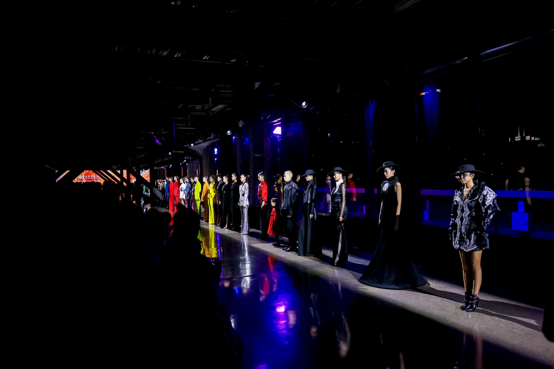 「你好北京」中尼文化交流之夜在秀水街舉辦  中尼設(shè)計(jì)師同臺(tái)演繹民族文化之美