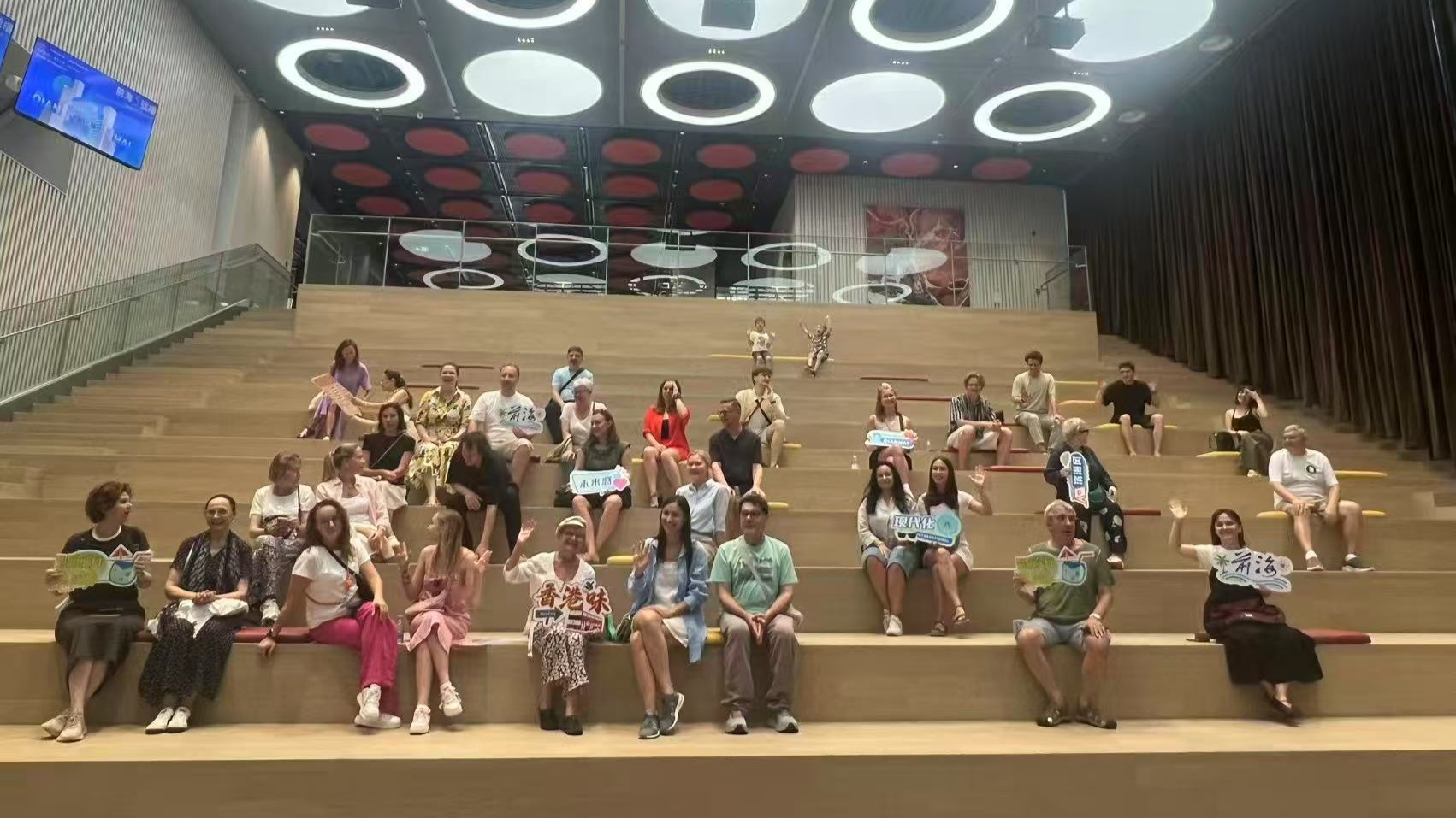 俄羅斯劇團(tuán)到訪前海 感受「世界級(jí)旅遊目的地」科技魅力