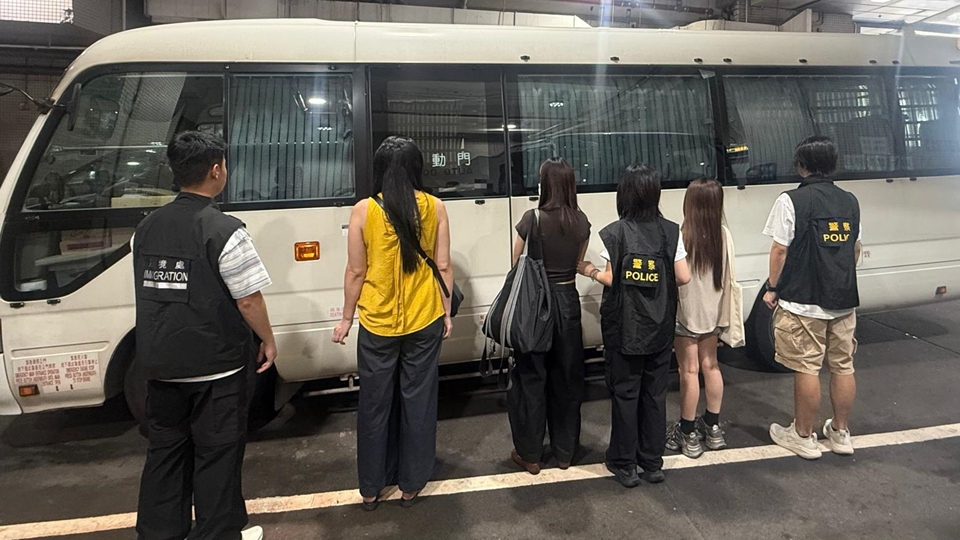 警方灣仔掃黃 拘捕9名內(nèi)地女子