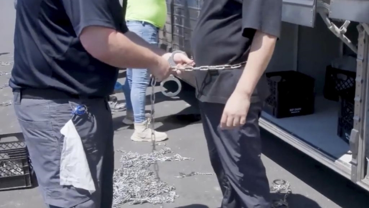 韓國(guó)工人在美被拘7天後獲釋 韓媒：仍感遭背刺