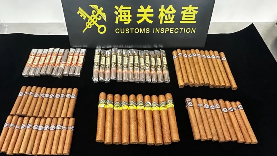 身綁77支雪茄闖蓮塘海關 一旅客被截獲