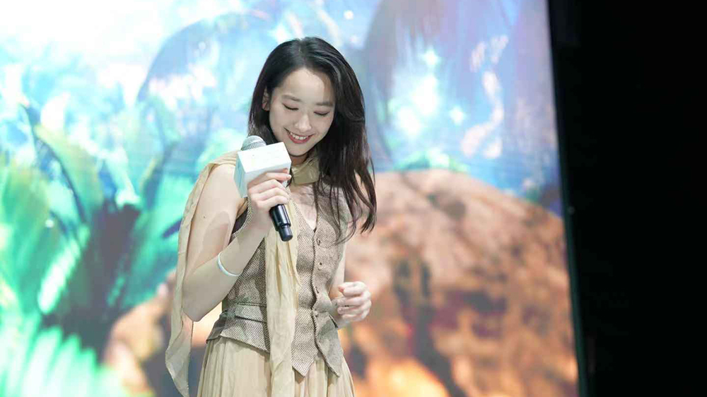 林愷鈴首次於「2025數(shù)碼娛樂領(lǐng)袖論壇 」與虛擬歌手合唱演出