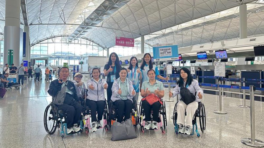 超暖心！8號風(fēng)球下，全運(yùn)會統(tǒng)籌辦人員守護(hù)輪椅舞賽運(yùn)動員平安離港