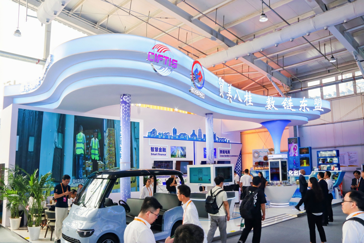 廣西AI科技驚艷服貿(mào)會 智慧服務(wù)貿(mào)易聯(lián)動?xùn)|盟