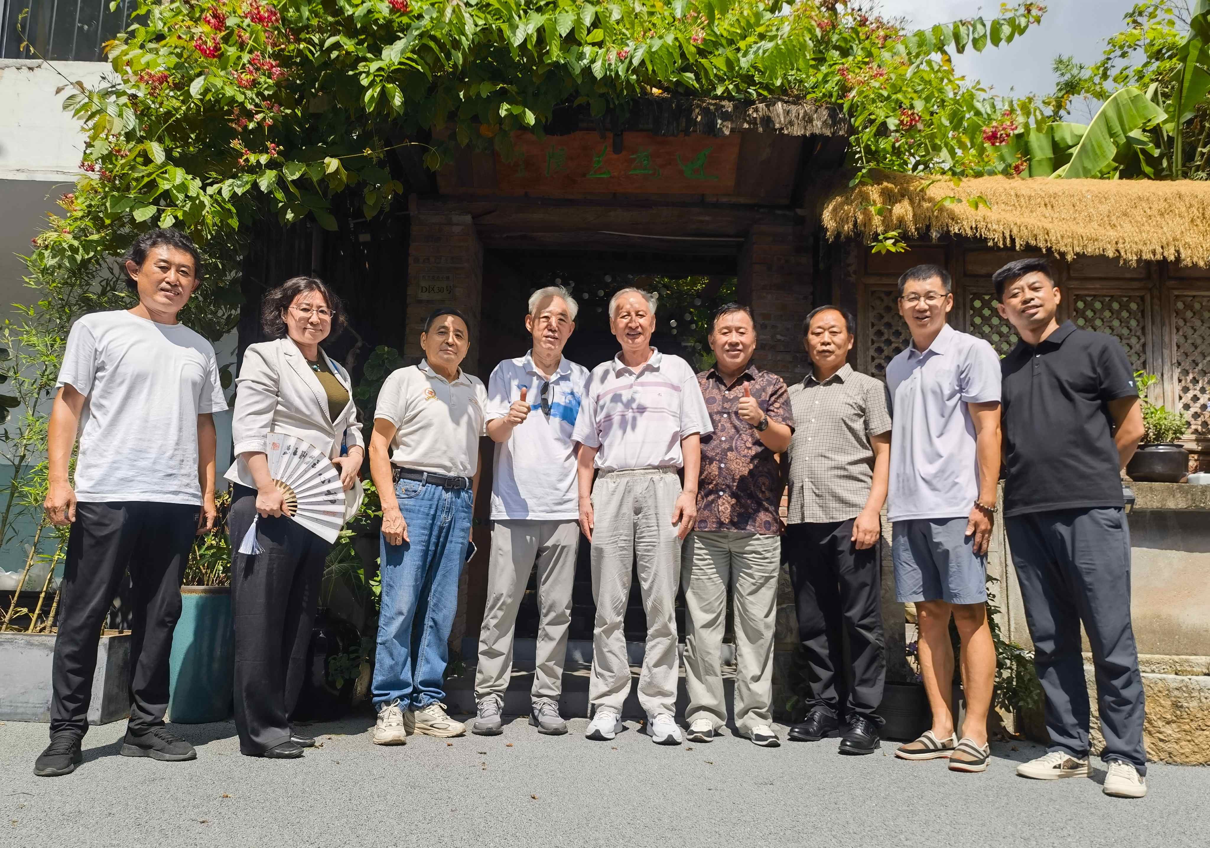 深圳齊魯書(shū)畫(huà)院書(shū)畫(huà)家齊聚「遷想藝院」揮毫創(chuàng)作