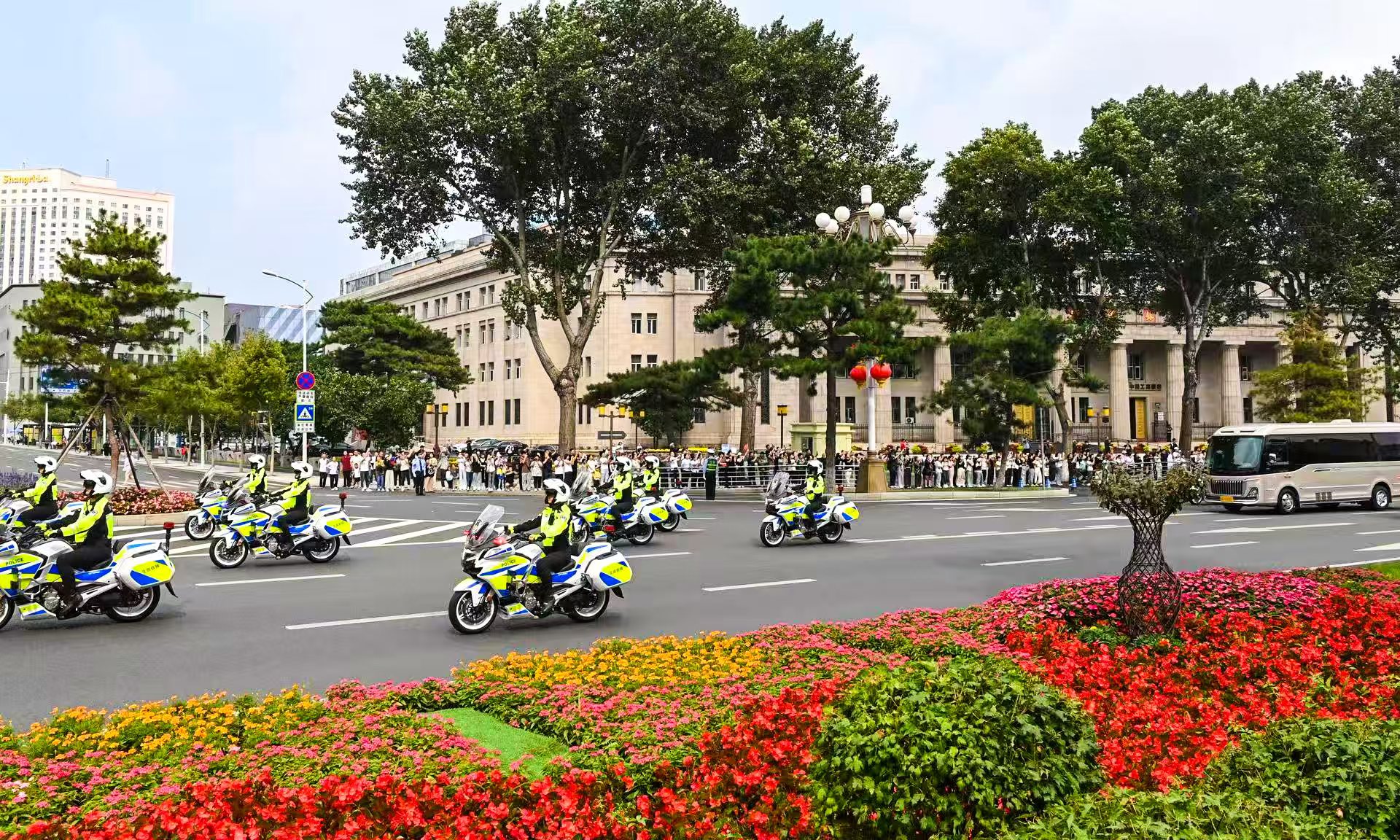 英雄戰(zhàn)旗榮歸故里，吉林振興注入「紅色動力」——吉林省高規(guī)格迎接「楊靖宇支隊」戰(zhàn)旗，激發(fā)高質量發(fā)展新動能