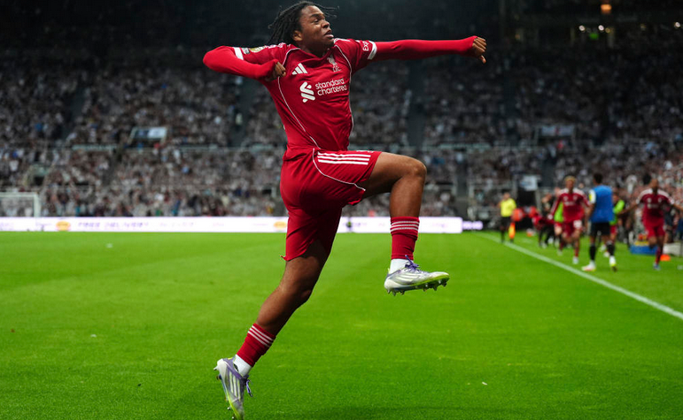 英超綜合：曼城大勝曼聯(lián) 利物浦再獻(xiàn)「絕殺」