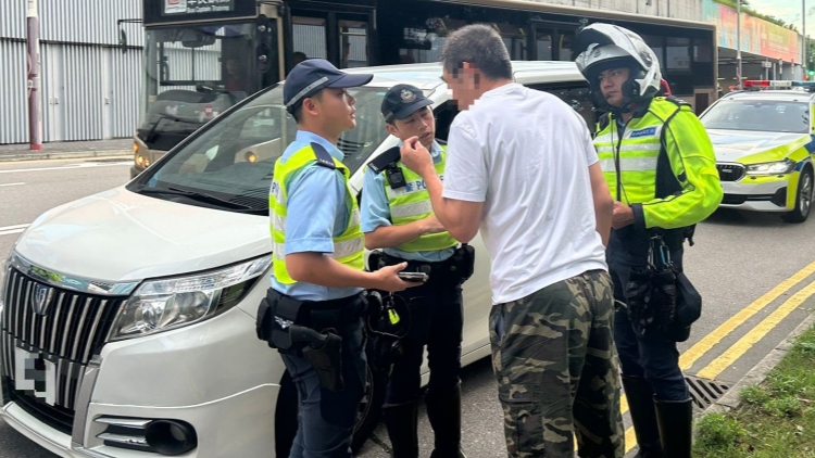 警方西九龍打擊白牌車(chē) 拘捕兩名司機(jī)非法載客取酬