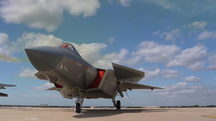 來了！殲20在長春首次靜態(tài)展示