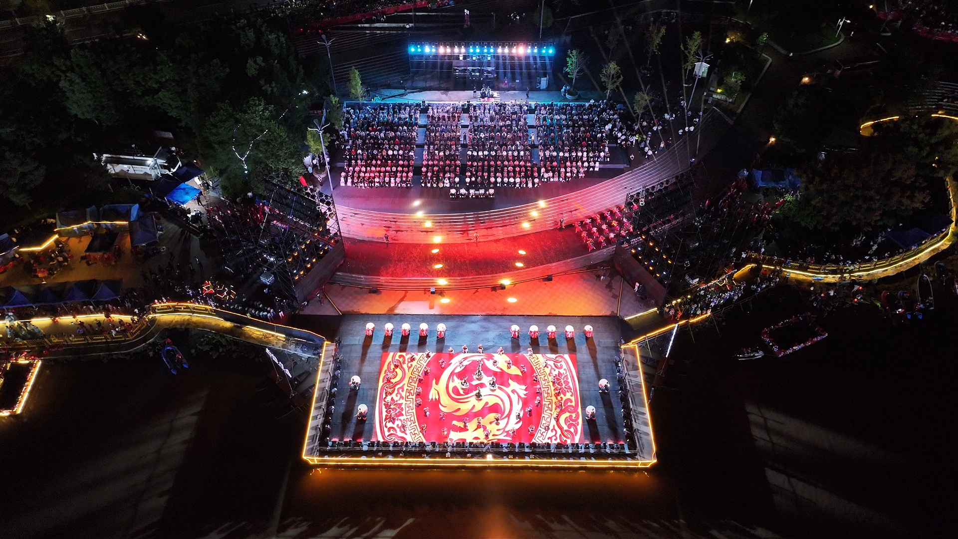 湖南慈利：500米水上板板龍燈展現(xiàn)三維視覺盛宴