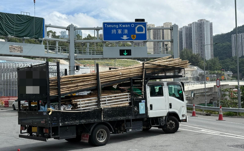 警方東九龍打擊貨車超載 發(fā)38張告票