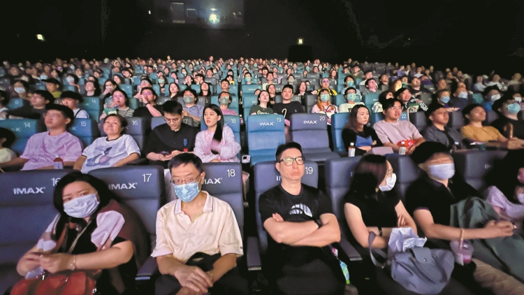 官民攜手籌備多項(xiàng)活動(dòng)賀國慶：半價(jià)睇戲、煙花匯演、免費(fèi)搭電車小輪……