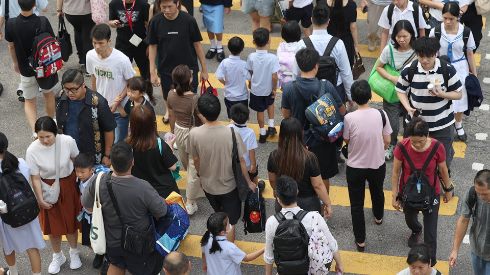 施政報告2025｜繼續(xù)精準扶貧 增設(shè)6個社區(qū)客廳 長者照顧券增至1.6萬張