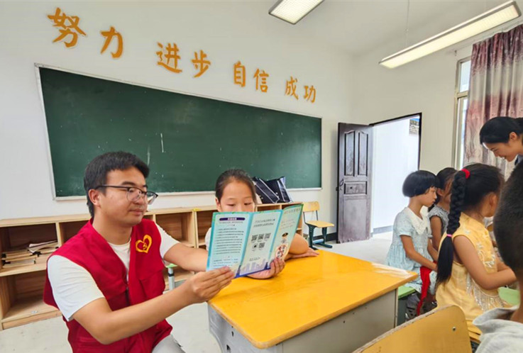 皖黟縣碧陽鎮(zhèn)：開展「 掃黃打非進(jìn)校園」主題宣傳活動