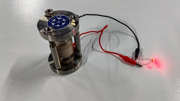 中國(guó)科學(xué)家成功開(kāi)發(fā)出首例氫負(fù)離子原型電池